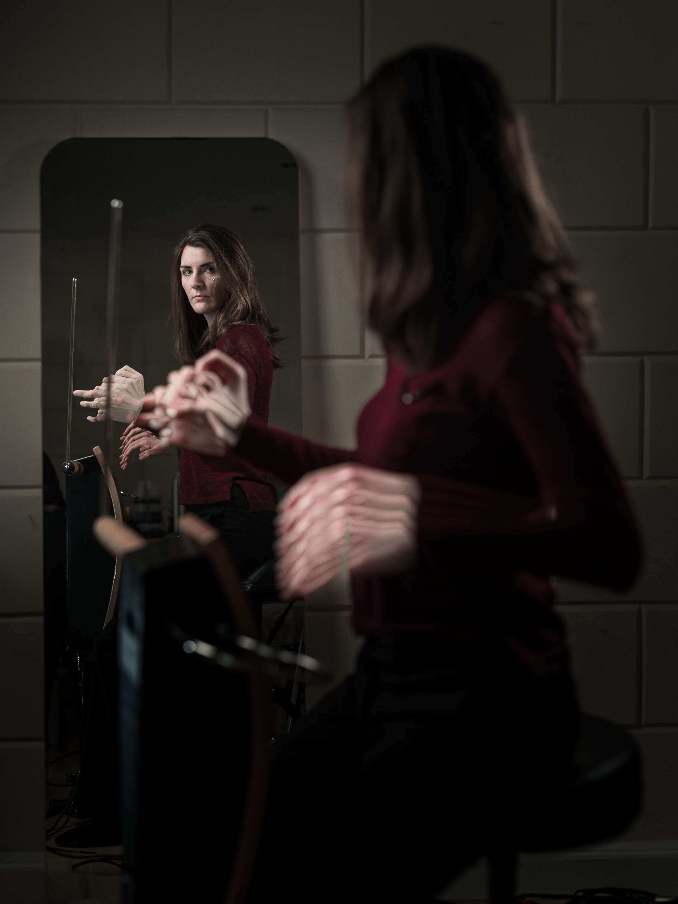 Carolina Eyck. Theremin-Spielerin.